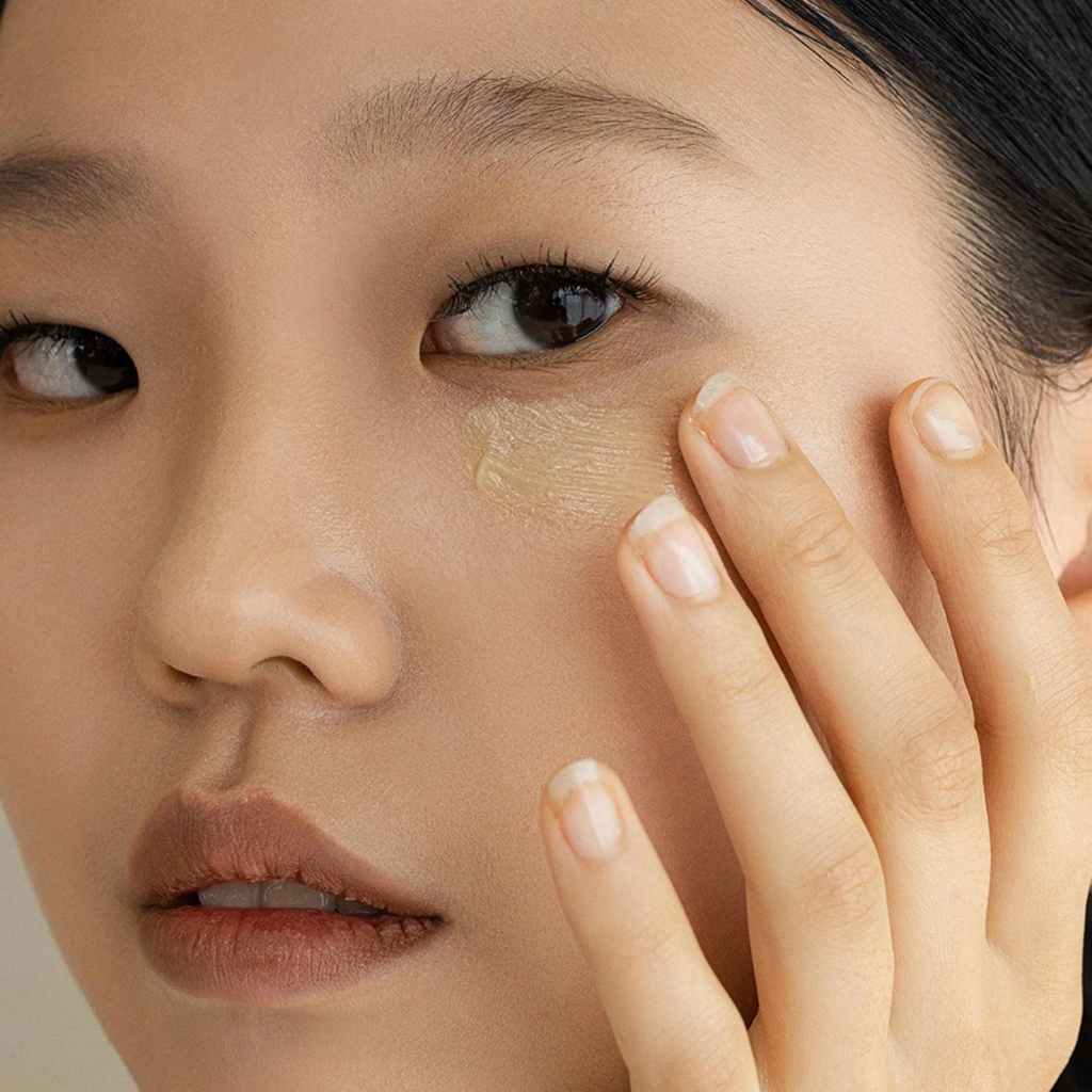 Beauty of Joseon Revive Eye Serum - Ginseng + Retinal pour les rides et ridules - texture - K-beauty soin cosmétique corée Skinorea shop France livraison rapide - yesstyle