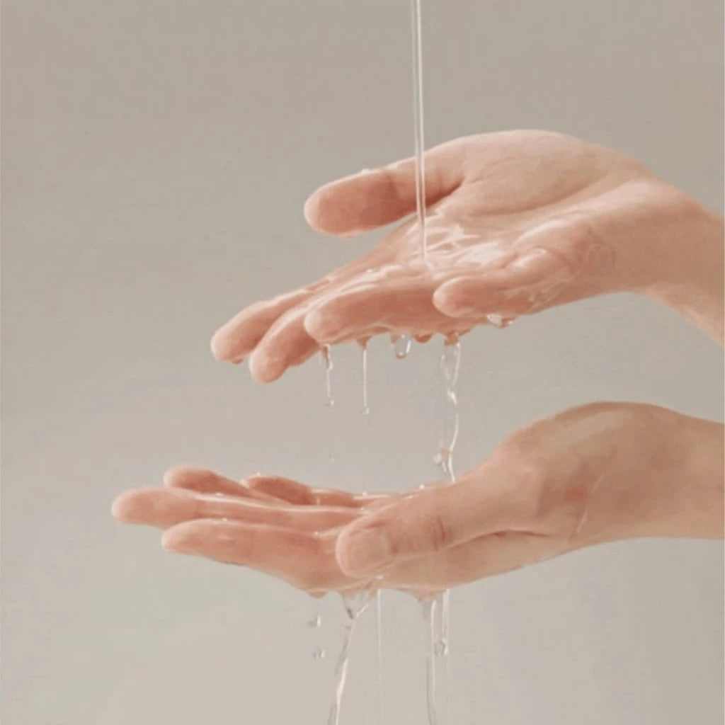 SKIN1004 Centella Light Cleansing Oil 200ml - Huile nettoyante légère - texture - - Kbeauty skincare coréenne Skinorea shop Paris France livraison rapide - yesstyle