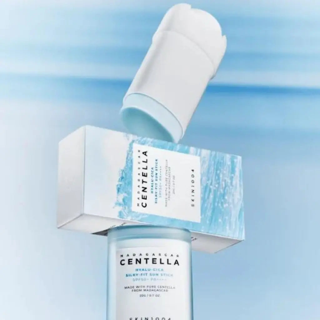 SKIN1004 Hyalu-Cica Silky-Fit Sun Stick 20g - Stick solaire hydratant SPF 50 - texture - K-beauty soin corée Skinorea shop France livraison rapide - yesstyle