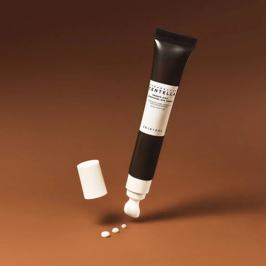 SKIN1004 Madagascar Centella Probio-Cica Bakuchiol Eye Cream 20ml - Crème anti-rides pour les yeux - texture - kbeauty skincare coréenne shop Paris France livraison rapide