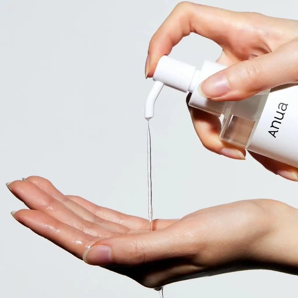 Anua Heartleaf Pore Cleansing Oil Mild 200ml - Huile nettoyante non comédogène, légere et peu irritante vegan - texture - Kbeauty Korean Skinorea shop Europe fast delivery - skincare coréenne Skinorea shop France Paris livraison rapide - yesstyle